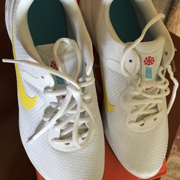 NIB Nike Revolution 6 Women's 10 Sneakers Road Running Shoes men's 8.5 - Picture 6 of 7